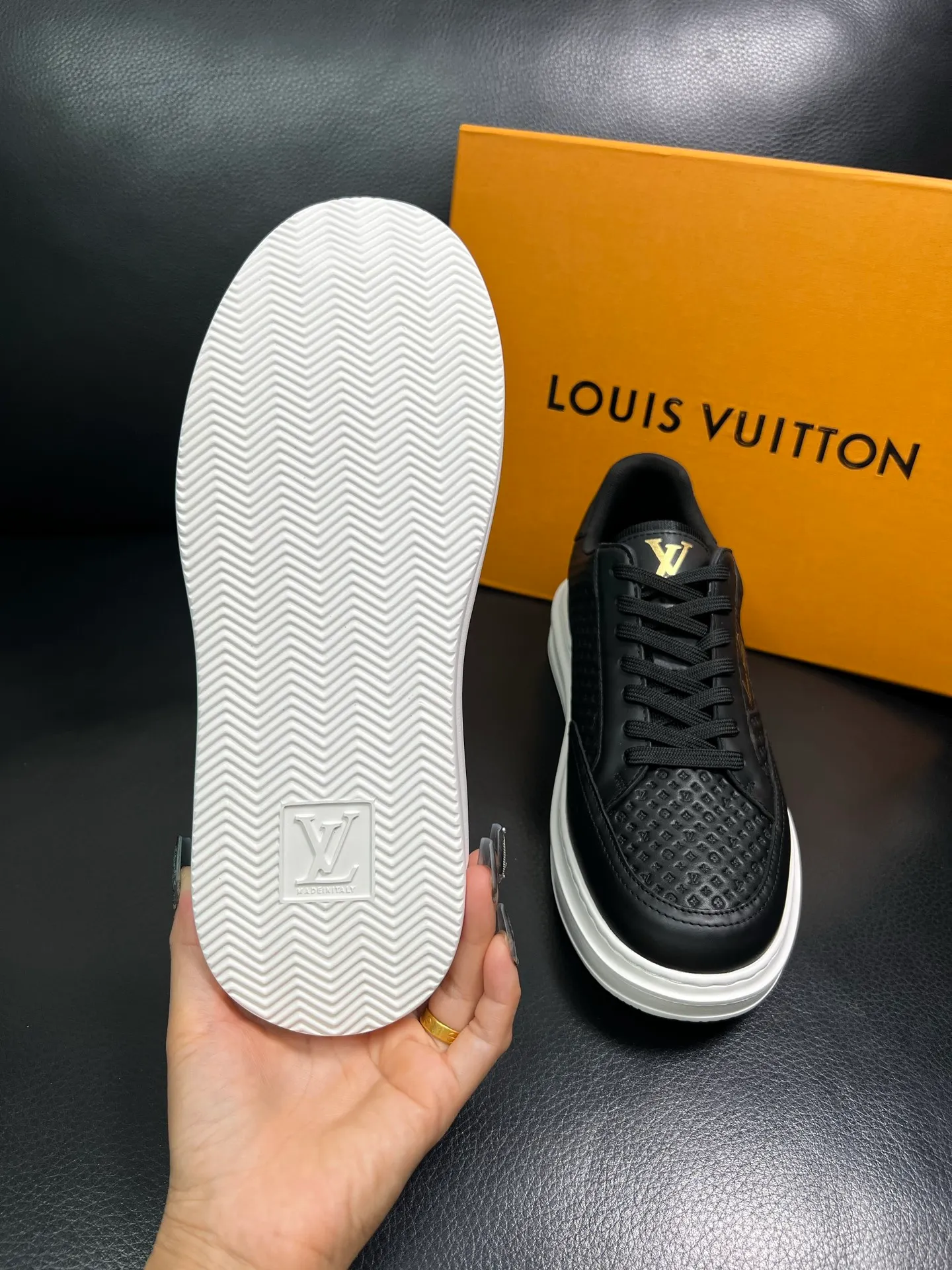 Men's shoes 💰740 Lv high quality top crafts Louis Vuitton sports shoes counter synchronized with original factory configuration, uppers imported from Italy, high-quality splicing colorful complex crafts, imported mesh pads soft and comfortable, soles: original soles specially provided by the original factory, T men's shoes 💰U exclusive movable molded soles super comfortable, original factory and single goods, welcome to compare, code number 38-44 (customized 45) 85867